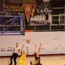 lza Wrocaw pokonana przez UKS Basket