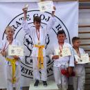 14  medali karatekw w Chobieni