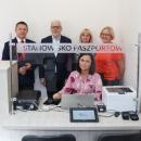 Wojewoda i burmistrz otworzyli    Punkt Paszportowy w średzkim UM